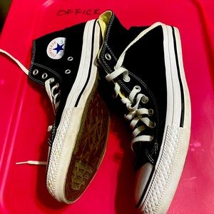 Converse hi-tops EUC Women’s 11 or Men’s 9